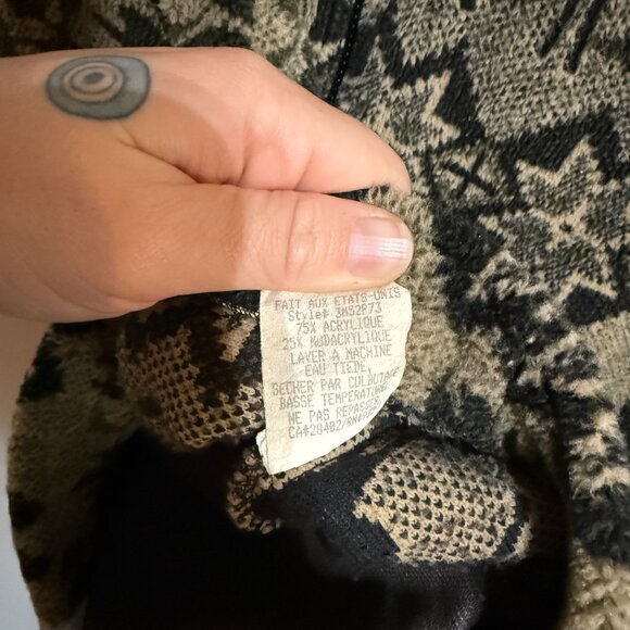 Vintage True Grit Sherpa Fleece Vest with Winter Pattern, Large - Picture 4 of 6